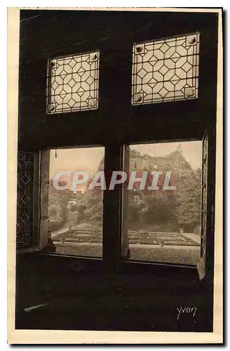 Cartes postales Chateaux de la Loire Les Ruines du premier Chateau de Langeais vues a travers une fenetre du Cha