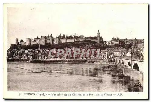 Ansichtskarte AK Chinon Vue generale du Chateau et le Pont sur la Vienne