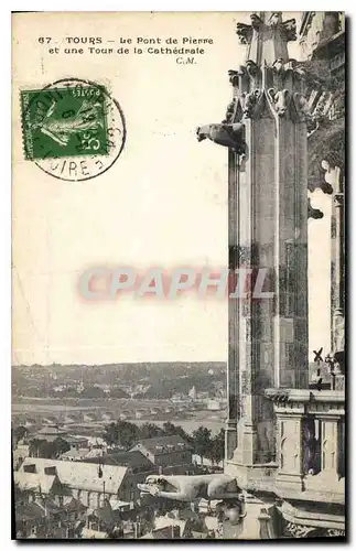 Cartes postales Tours le pont de pierre et une tour de la Cathedrale