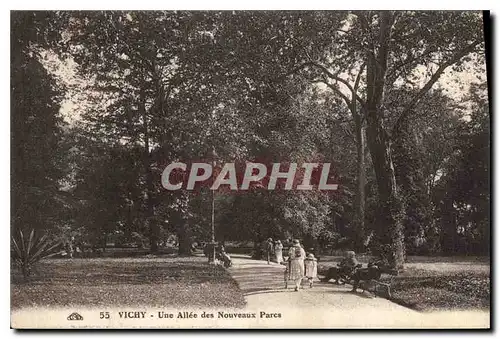 Cartes postales Vichy une Allee des Nouveaux Parcs