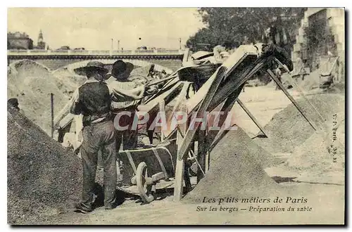 REPRO Les petits metiers de Paris Sur les berges Preparation du sable