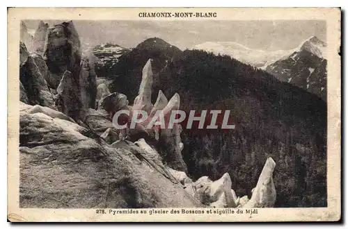 Cartes postales Chamonix Mont Blanc Pyramides au Glacier des Bossons et aiguille du Midi