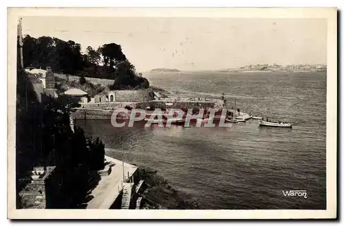 Cartes postales Dinard Embarcadere des Vedettes Blanches Au fond Saint Malo