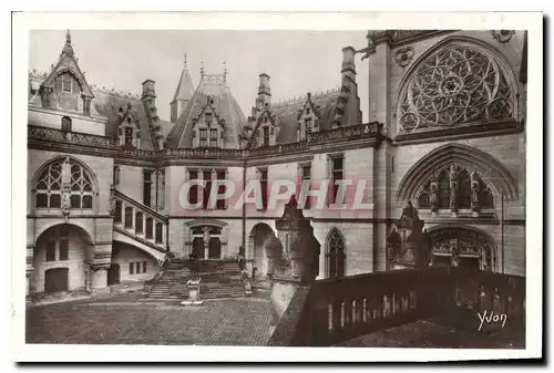 Ansichtskarte AK Chateau de Pierrefonds La Cour d'Honneur