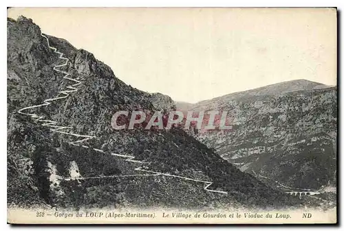 Ansichtskarte AK Gorges du Loup Alpes Maritimes Le Village de Gourdon et le Viaduc du Loup