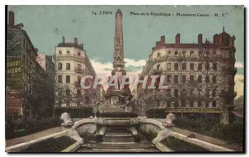 Cartes postales Lyon Place a Republique et le Monument Carnot