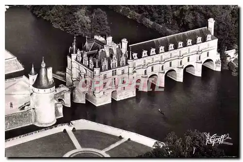 Cartes postales En Tourraine Chenonceaux Vue aeriene La Tour des Marques et le Chateau sur le Cher