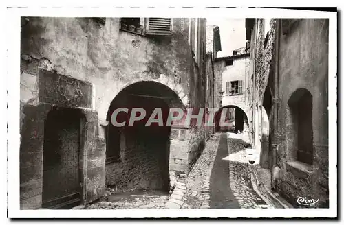 Cartes postales St Paul de Vence ses Ramparts son Eglise sa Fontaine Une Porte antique