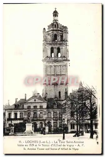 Cartes postales Loches La Tour Saint Antoine batie en 1529 et la Statue d'Alfred de Vigny