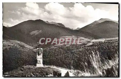 Cartes postales Mont Louis la Chateau des Pyrnees et le Monument de Gixelurd