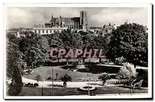 Ansichtskarte AK Reims Marne Le Jardin Public et la Cathedrale