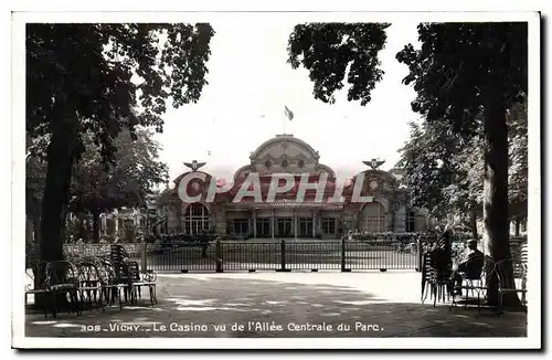 Cartes postales Vichy le Casino vu de l'Allee centrale du Parc