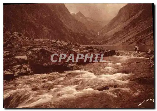 Ansichtskarte AK Cauterets Le lac de Gaube et son deversoir Au fond le Vignemale