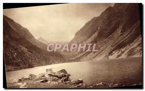 Ansichtskarte AK Cauterets Le lac de Gaube et son deversoir Au fond le Vignemale