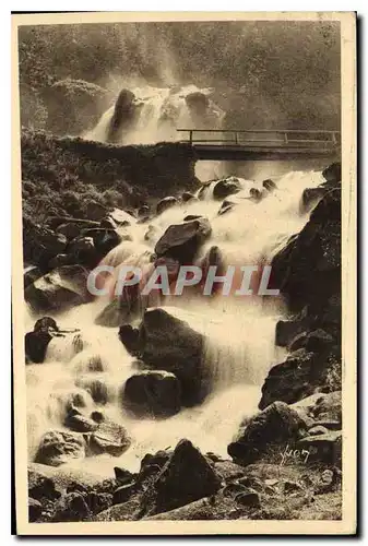 Cartes postales La Douce France Les Pyrenes Cascade de Lutour