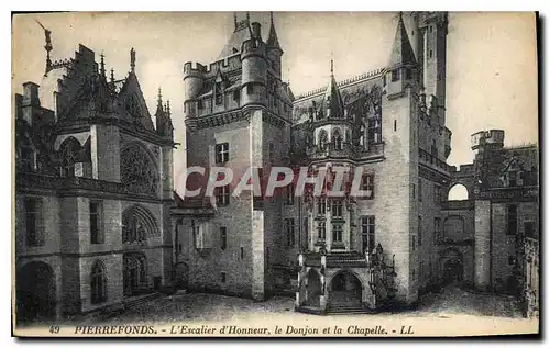 Cartes postales Pierrefonds L'Escalier d'Honneur le Donjon et la Chapelle