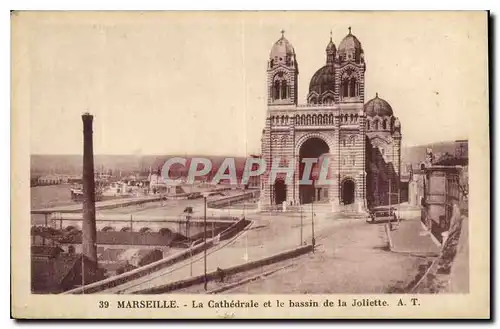 Ansichtskarte AK Marseille La Cathedrale et le bassin de la Joliette