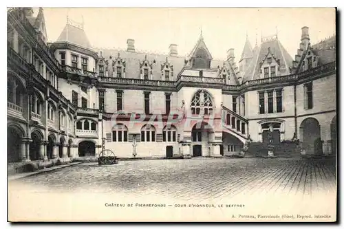 Cartes postales Chateau de Pierrefonds Cour d'Honneur le Beffroy