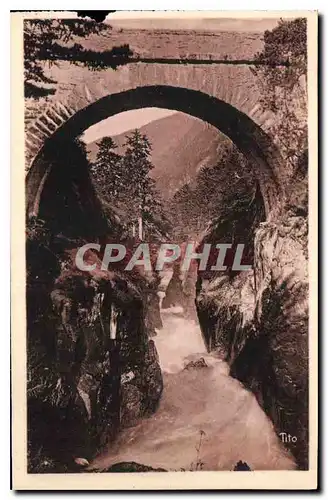 Cartes postales Les Beaux Paysages de France Les Pyrenees Environs de Cauterets Gouffre du Pont d'Espagne