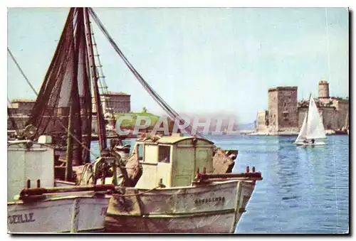 Ansichtskarte AK Marseille Chalutiers a l'amarre dans le Vieux Port Bateau