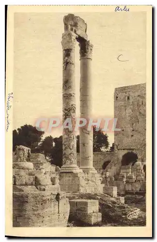 Cartes postales Arles Theatre antique Colonnes Corinthiennes et Tour de Rolans