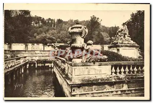 Ansichtskarte AK La Douce France Nimes Gard Jardin de la Fontaine Les Bains Romains