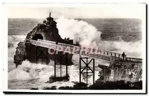 Ansichtskarte AK Biarritz La tempete au Rocher de la Vierge