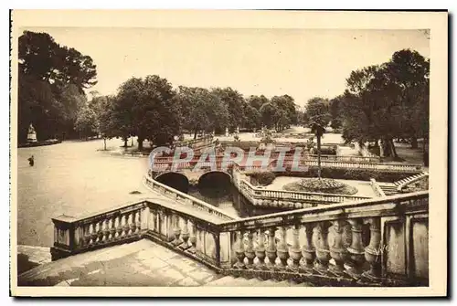 Ansichtskarte AK Nimes Gard jardin de la Fontaine vue d'ensemble des Bains Romains