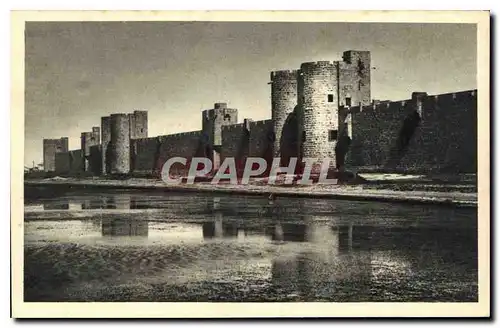 Cartes postales Aigues Mortes Gard les Remparts Porte de la Marine