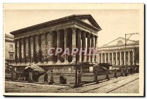 Cartes postales Nimes Gard la Maison Carree et le Theatre