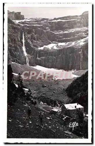 Cartes postales Gavarnie Hautes Pyrenees fond du Cirque la grande cascade et Hotel du Cirque