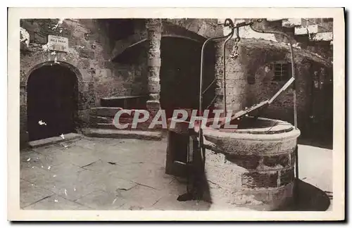 Cartes postales Marseille Chateau d'If la cour interieure du Donjon historique le Puits et l'entree du Cachot de