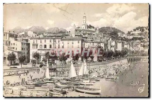 Ansichtskarte AK Menton la vieille Ville et la Plage des Sablettes Bateaux