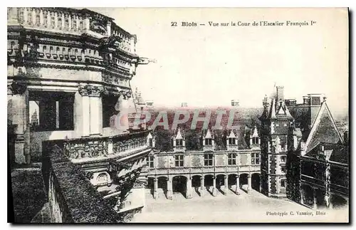 Cartes postales Blois Vue sur la Cour de l'Escalier Francois Ier