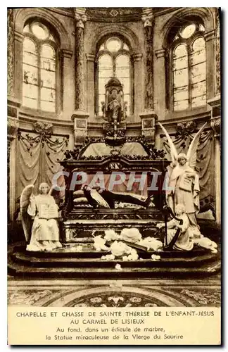 Ansichtskarte AK Chapelle et chasse de Sainte Therese de l'Enfant au carmel de Lisieux au fond dans un edicule de