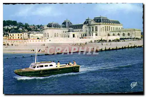 Cartes postales Trouville Reine des Plages Un yacht quiltant le Port Bateau