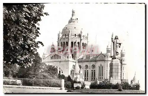 Ansichtskarte AK Lisieux Calvados Basilique et Statue Ste Therese