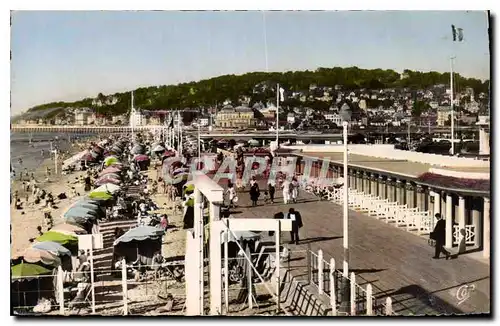 Cartes postales Deauville La Plage Fleurie Vue d'ensemble sur la Plage et la Vitte