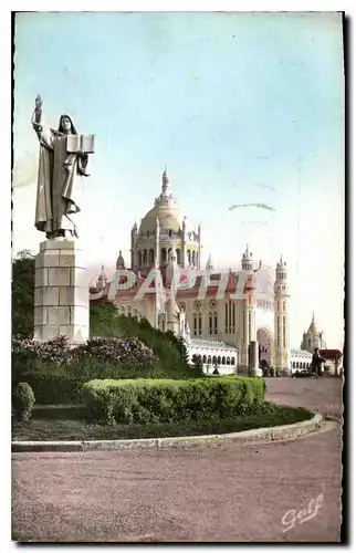 Ansichtskarte AK Lisieux Calvados Statue et Basilique Ste Therese