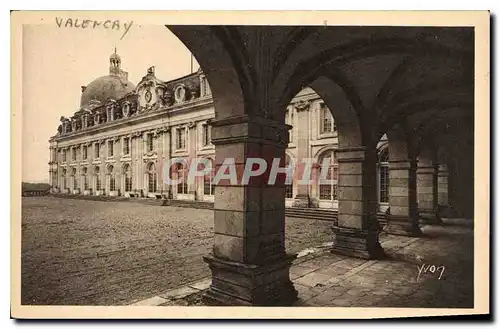 Ansichtskarte AK Chateau de Valencay Dans la Cour d'Honneur Les Arcades