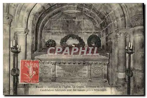 Cartes postales Rueil Interieur de l'eglise la Crypte Tombeau de la Reine Candelabres Fabriques avec des canons