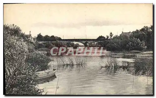 Cartes postales Bord de cour d'eau Village