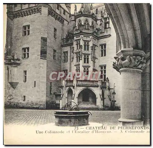 Ansichtskarte AK Chateau de Pierrefonds Une Colonnade et l'Escalier d'Honneur