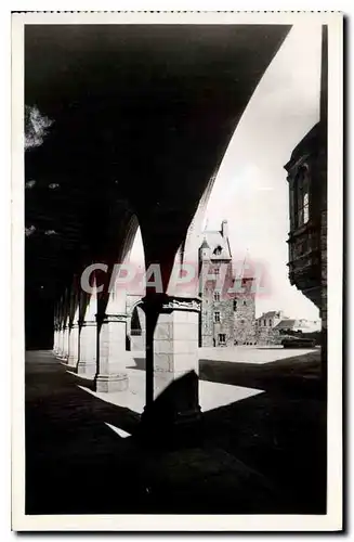 Cartes postales Vitre Cour interieure du Chateau vue des arcades