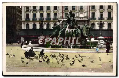 Ansichtskarte AK Lyon Place des Terreaux Les Pigeons