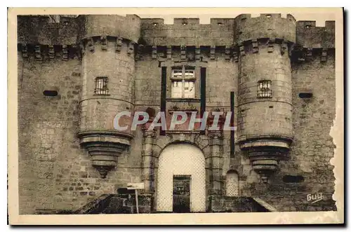 Ansichtskarte AK Hautefort Dordogne Porte fortifiee du Chateau