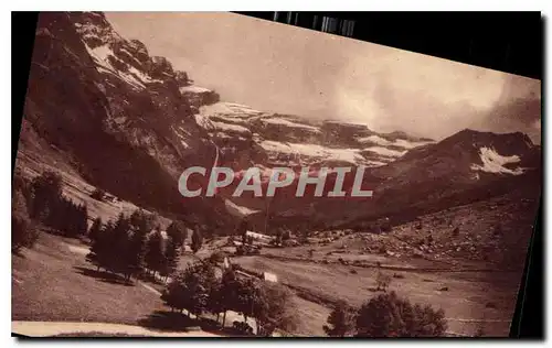 Cartes postales Gavarnie Vue Panoramique de la Vallee et du Cirque au Fond la grande Cascade