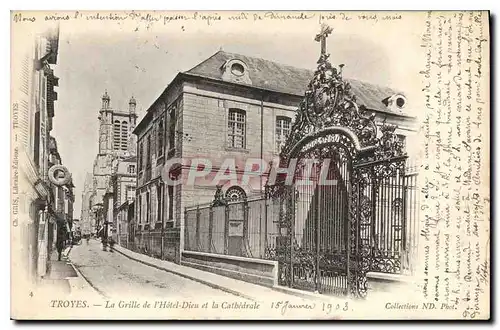 Cartes postales Troyes La Grille de l'Hotel Dieu et la Cathedrale