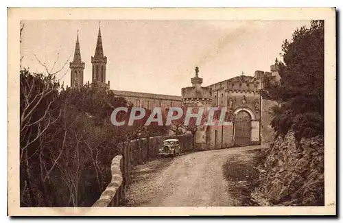 Cartes postales Saint Michel de Frigolet B du Rh l'Arrivee a l'Abbaye Ancienne entree du Monastere avec ses tour