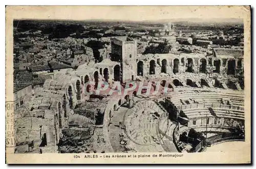 Cartes postales Arles les Arenes et la Plaine de Montmajour
